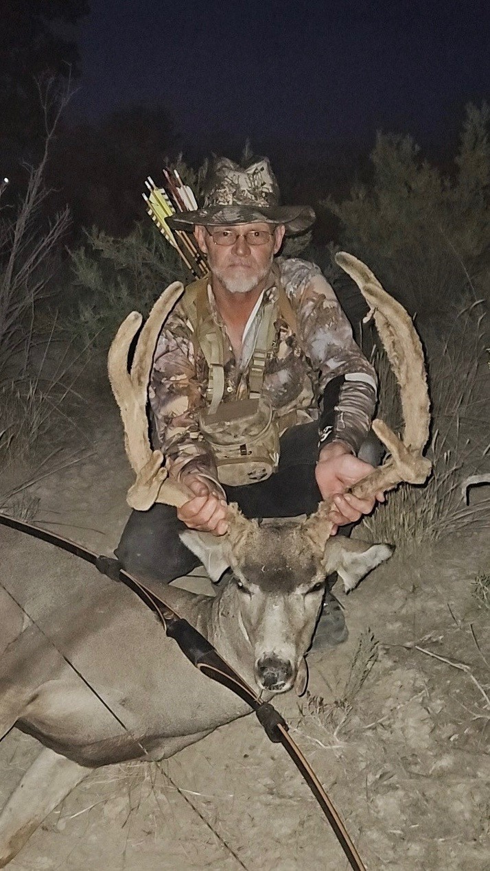 2024 Utah mule deer buck by Andy Barnett