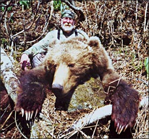 Grizzly Bear shot with GrizzlyStik carbon arrow